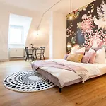 Design Apartment Zentral&Rooms - Toplage am Opernhaus